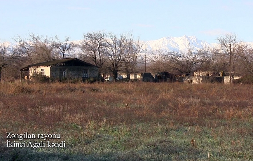 Verteidigungsministerium: Videoaufnahmen aus dem befreiten Dorf Ikindschi Aghali in Region Zangilan