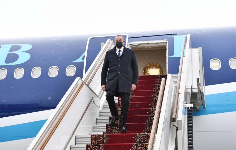 President Ilham Aliyev arrived in Moscow for working visit on the invitation of Russian President Vladimir Putin