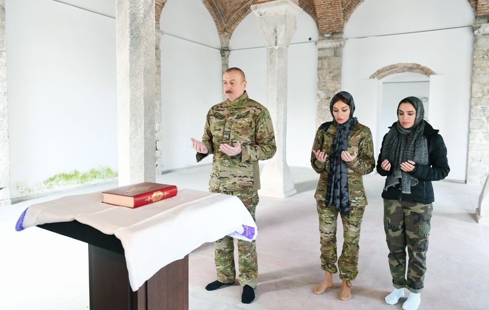 Prezident İlham Əliyev Füzuli rayonunda Füzuli-Şuşa yolunun və hava limanının təməllərini qoyub, Şuşa şəhərində səfərdə olub