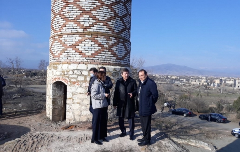 Une délégation de TURKSOY, du Conseil turc et de la Fondation internationale pour la culture et le patrimoine turcique visite Aghdam