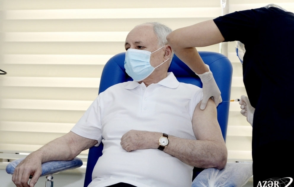 В Азербайджане началась вакцинация против коронавируса