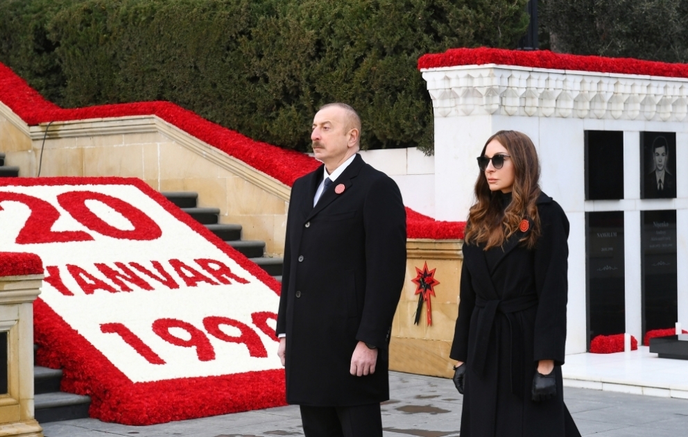 Le président Ilham Aliyev et la première dame Mehriban Aliyeva visitent l’Allée des Martyrs à l’occasion du 31e anniversaire de la tragédie du 20 Janvier