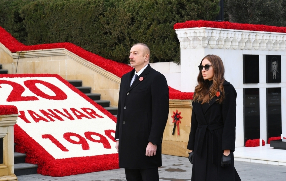 President Ilham Aliyev and first lady Mehriban Aliyeva visited Alley of Martyrs on 31st anniversary of 20 January tragedy