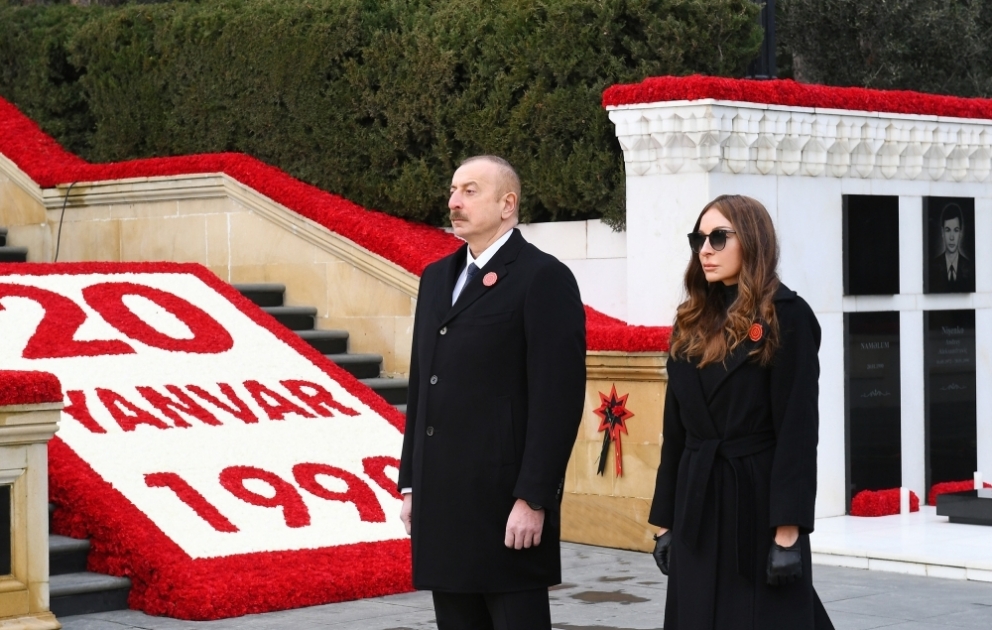 20. Januartragödie 1990: Präsident Ilham Aliyev und First Lady Mehriban Aliyeva besuchen Märtyrerallee