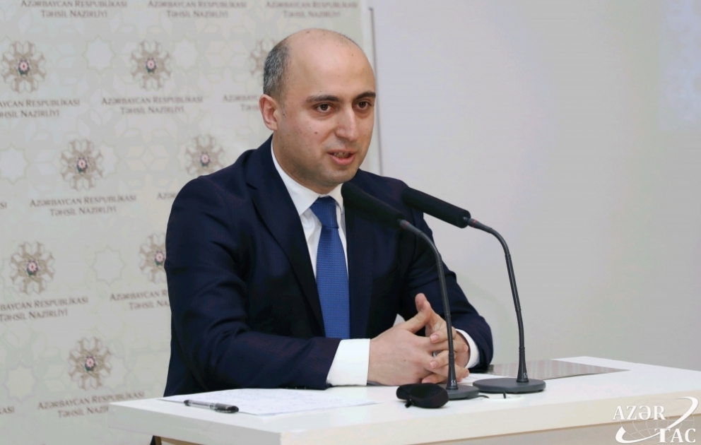 İbtidai siniflər növbəli şəkildə dərsə başlayır