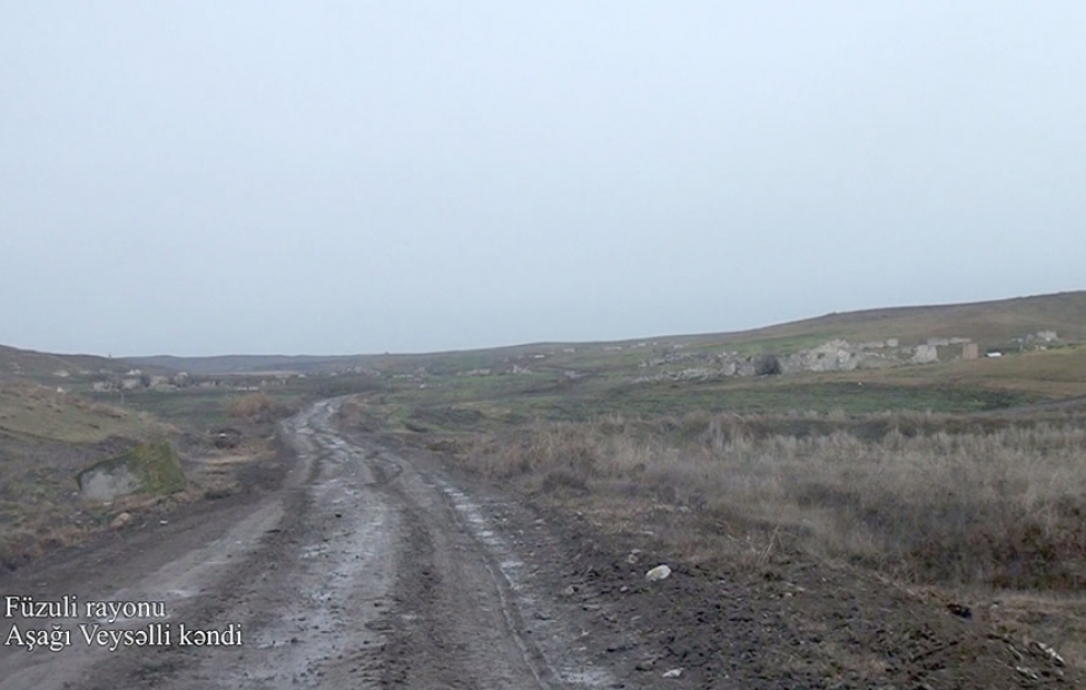 Verteidigungsministerium veröffentlicht Videoaufnahmen aus dem befreiten Dorf Aschaghi Veysalli im Rayon Füsuli