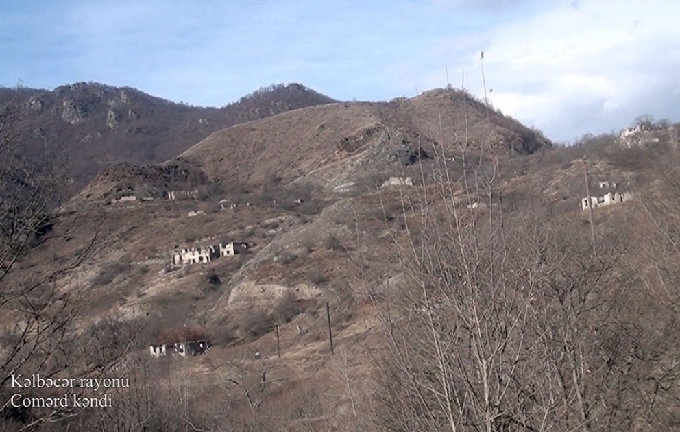 Verteidigungsministerium: Videoaufnahmen aus dem befreiten Dorf Jomerd im Rayon Kelbadschar