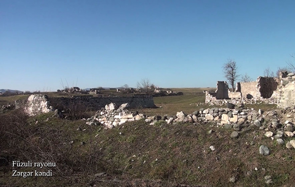 Videoaufnahmen aus dem befreiten Dorf Zerger im Bezirk Füsuli