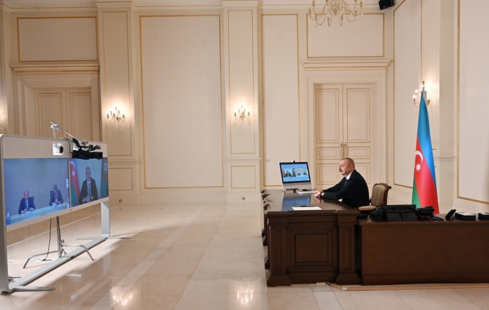 Le président Ilham Aliyev s’entretient par visioconférence avec une délégation menée par le président de la société italienne Maire Tecnimont
