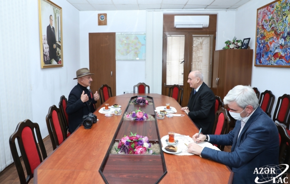 Weltberühmter Fotograf Reza Deghati besucht AZERTAC