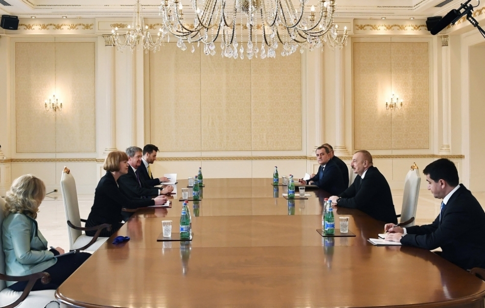 Le président Ilham Aliyev reçoit la sous-secrétaire d'Etat parlementaire britannique pour le Voisinage européen et les Amériques