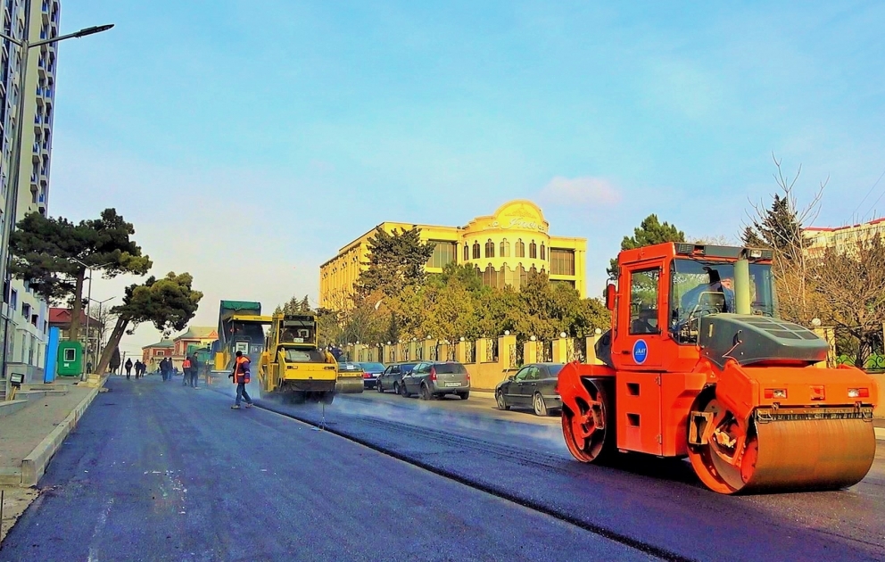 Bakıda daha bir küçə təmir olunur