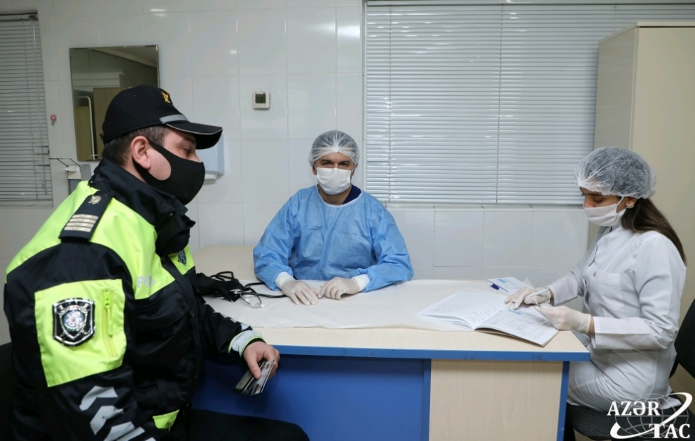 В Азербайджане началась вакцинация полицейских