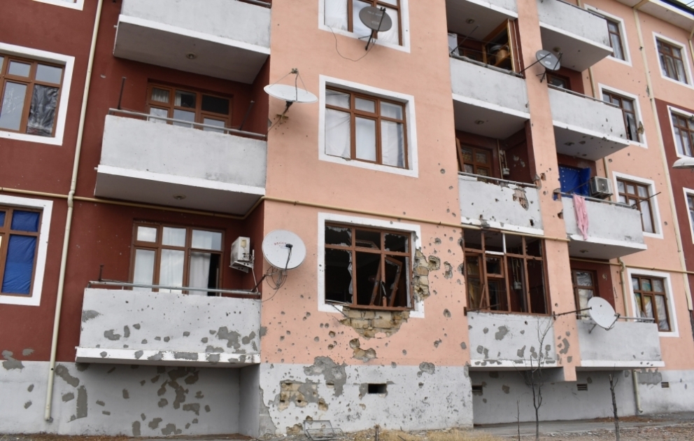 Tərtərdə düşmən atəşi nəticəsində dəymiş ziyan aradan qaldırılır