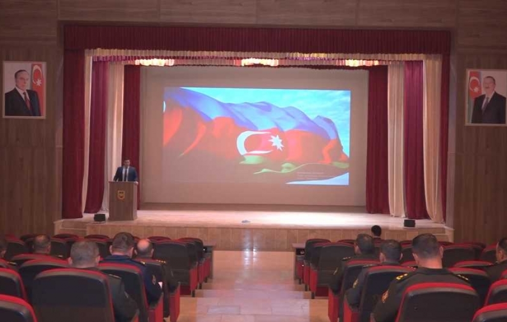 Naxçıvan Qarnizonu Qoşunlarında ideoloji iş və mənəvi-psixoloji təminat üzrə komandir müavinləri ilə təlim-metodiki toplantı keçirilib