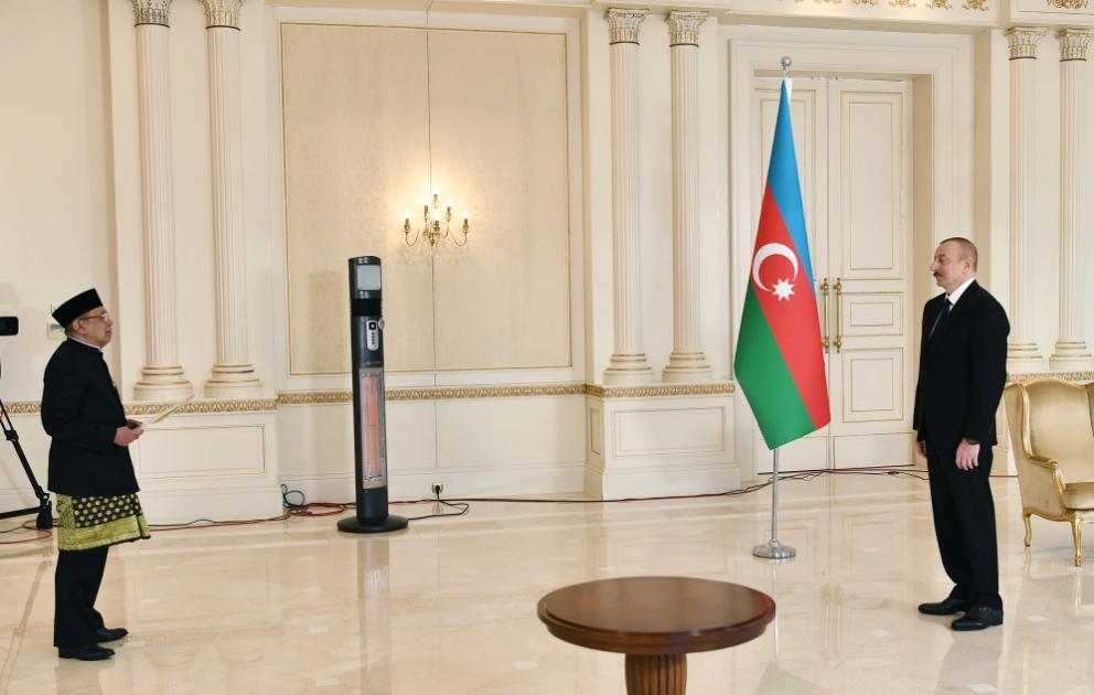 Präsident Ilham Aliyev empfängt neuen indonesischen Botschafter zur Entgegennahme des Beglaubigungsschreibens
