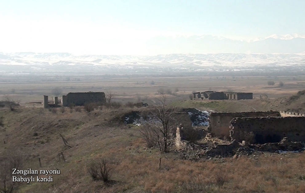 Verteidigungsministerium veröffentlicht Videoaufnahmen aus dem befreiten Dorf Babayli in Region Zangilan