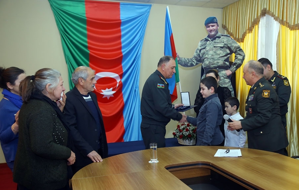 Шехид - командир батальона азербайджанской армии награжден медалью НАТО "За похвальную службу"