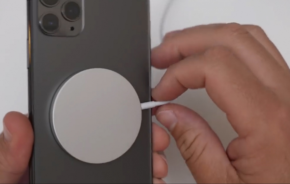 “Apple” iPhone 12-ə simsiz qoşula bilən batareya aksesuarı üzərində işləyir