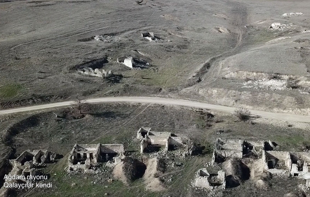 Verteidigungsministerium veröffentlicht Videoaufnahmen aus dem befreiten Dorf Galaycilar in Aghdam Region
