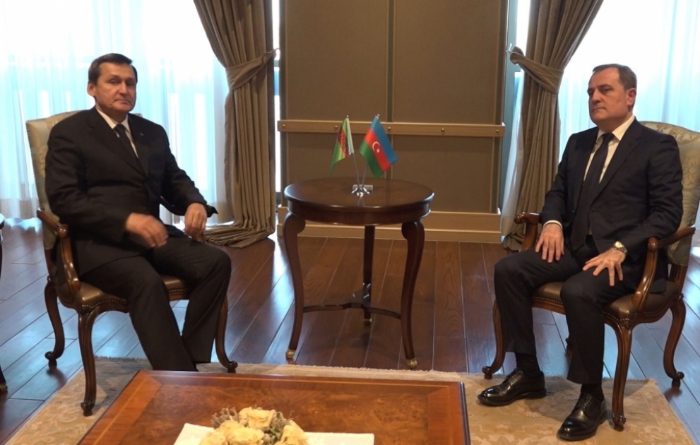 Azərbaycanın xarici işlər naziri Ankarada türkmənistanlı həmkarı ilə görüşüb