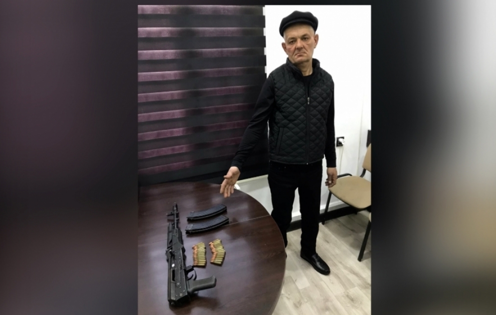 Bakıda əvvəllər məhkum olunmuş şəxsdən “Kalaşnikov” markalı avtomat silah aşkarlanıb