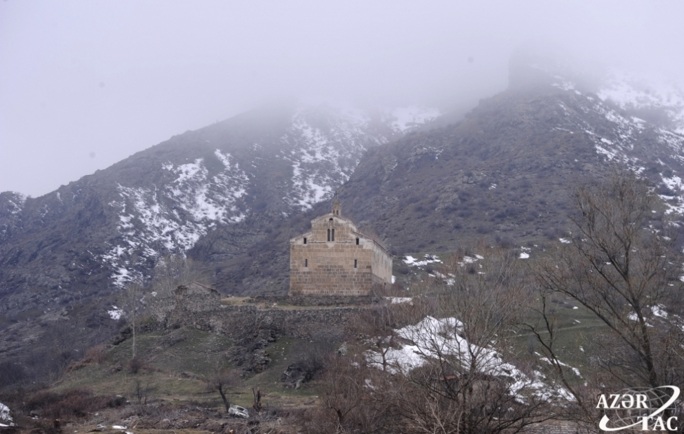Ermənilər daşlardakı izləri silməyə çalışsalar da, tarixi silə bilməzlər - AZƏRTAC “Ağoğlan” məbədindən xəbər verir