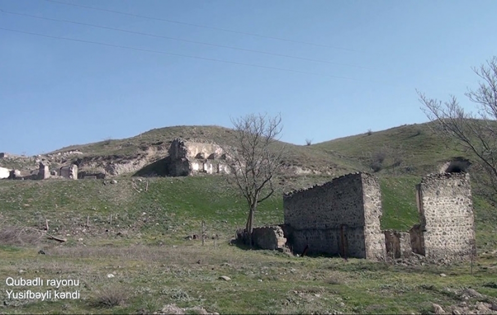 Verteidigungsministerium veröffentlicht Videoaufnahmen aus dem befreiten Dorf Yusifbeyli im Bezirk Gubadli