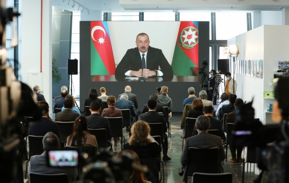 Präsident Ilham Aliyev hält Pressekonferenz für lokale und ausländische Medienvertreter ab