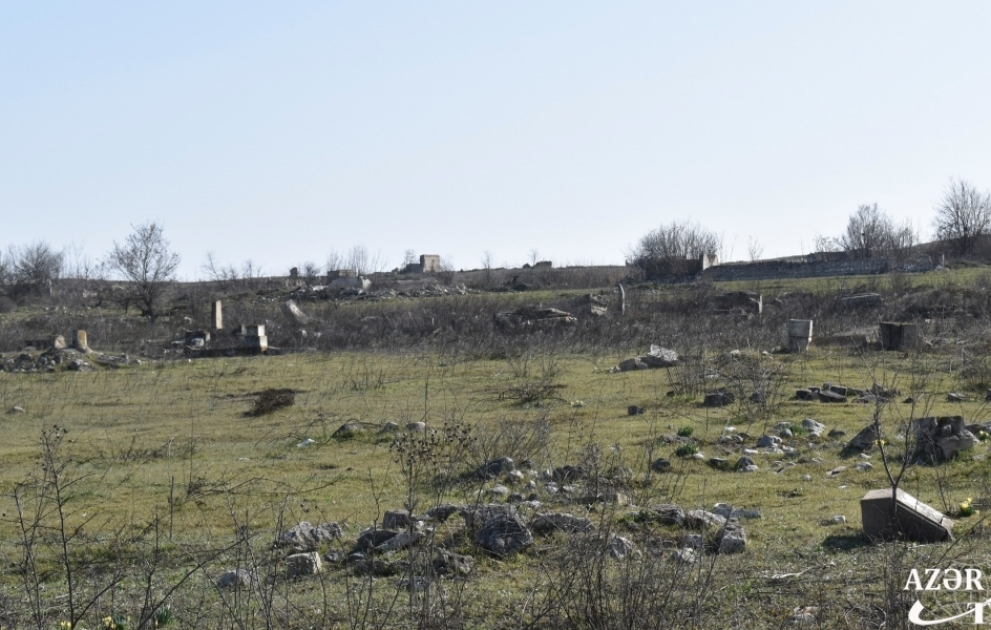 Ermənilər Merdinli kəndindəki məsciddən tövlə kimi istifadə edib, qəbiristanlığı dağıdıblar