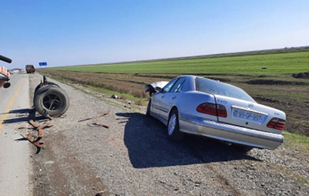 Yol qəzasında bir ailənin altı üzvü xəsarət alıb