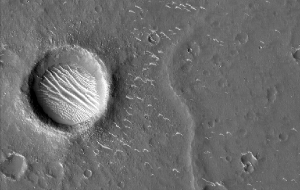 Çin Mars planetinin yüksəkölçülü şəkillərini yayıb