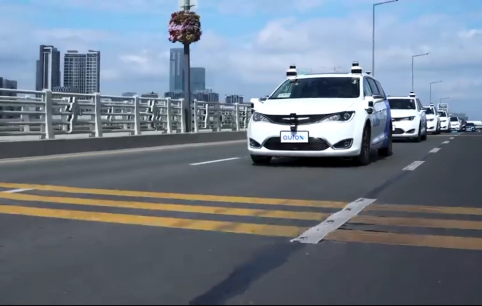 Sürücüsüz robot taksilər Çin küçələrində sınaqdan keçirilib