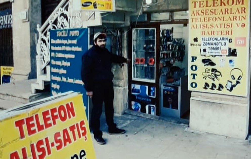 Yasamalda telefon mağazasından oğurluq edən şəxslər saxlanılıblar