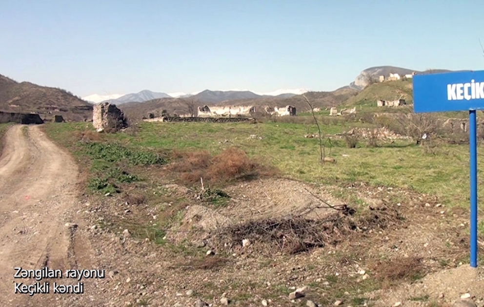 Verteidigungsministerium veröffentlicht Videoaufnahmen aus dem befreiten Dorf Kechikli in Region Zangilan
