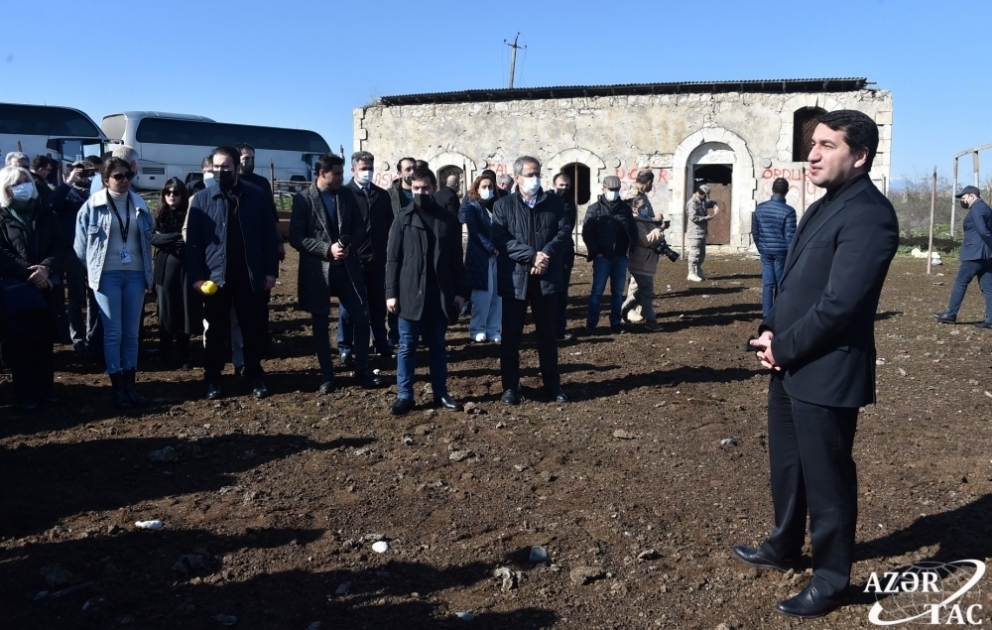 Xarici diplomatlar və hərbi attaşelər Füzuli rayonunun işğaldan azad olunmuş Merdinli kəndində olublar