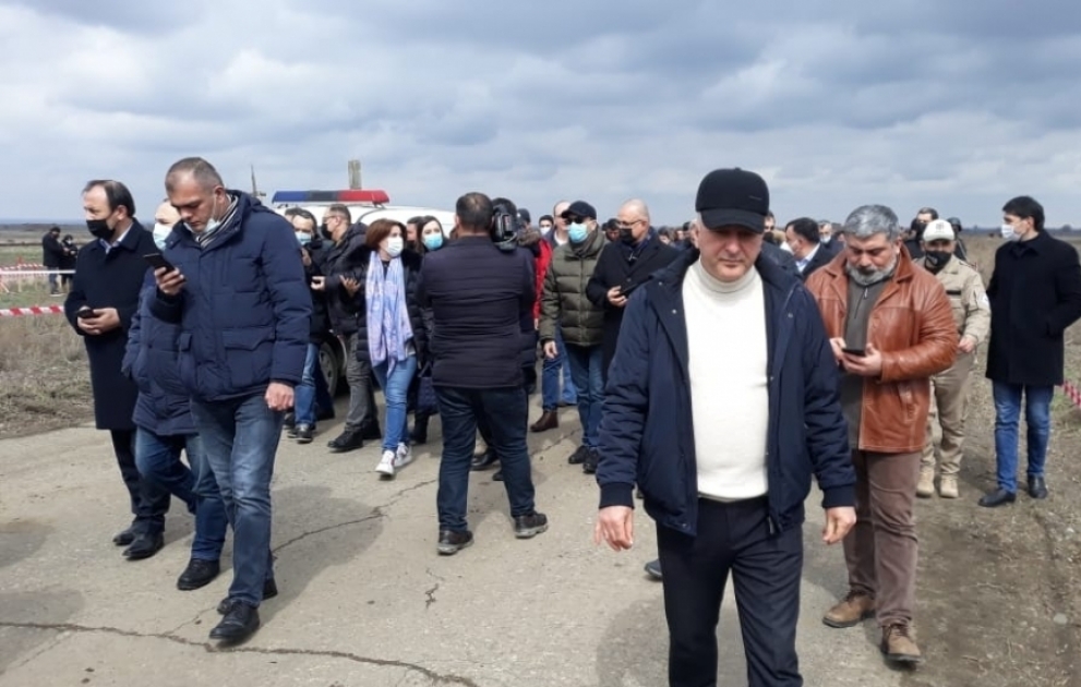 Media və QHT rəhbərləri, blogerlər Ağdamda minatəmizləmə əməliyyatları ilə tanış olublar