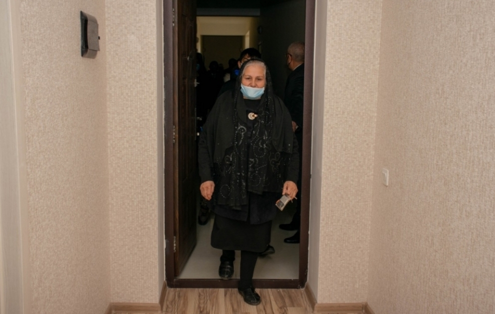 Şəmkirdə şəhid ailələrinə mənzillər verilib