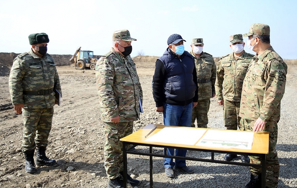 Müdafiə naziri işğaldan azad edilmiş ərazilərdə yerləşən bölmələrdə olub