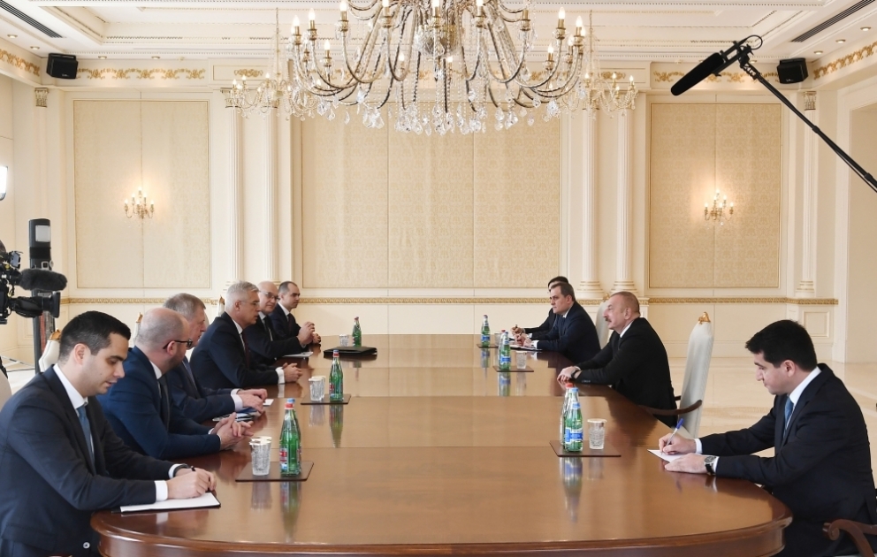 Präsident Ilham Aliyev empfängt Delegation um slowakischen Außen- und Europaminister