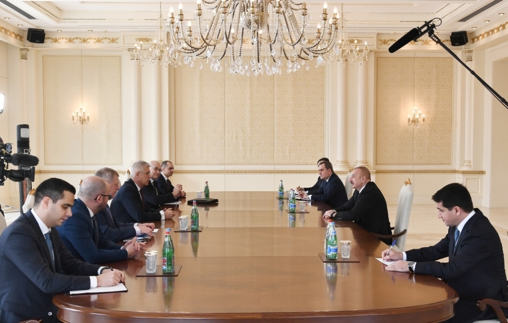 Le président Ilham Aliyev reçoit une délégation menée par le ministre slovaque des Affaires étrangères et européennes