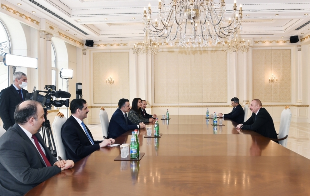 Präsident Ilham Aliyev empfängt türkische Delegation
