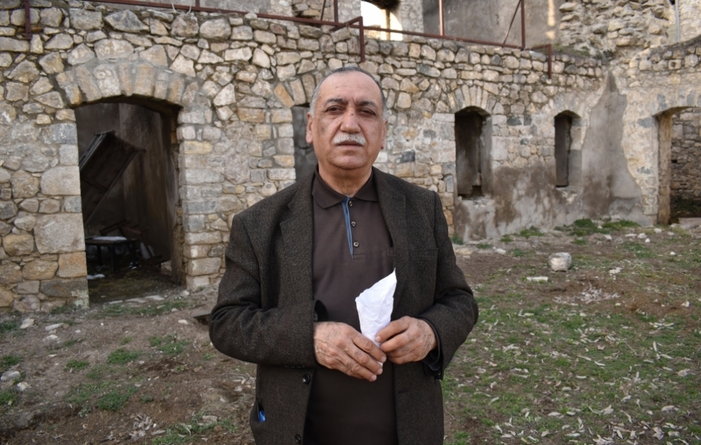 Tuğ sakini doğma kəndinə 30 il əvvəl özü ilə götürdüyü bir ovuc torpaqla qayıdıb