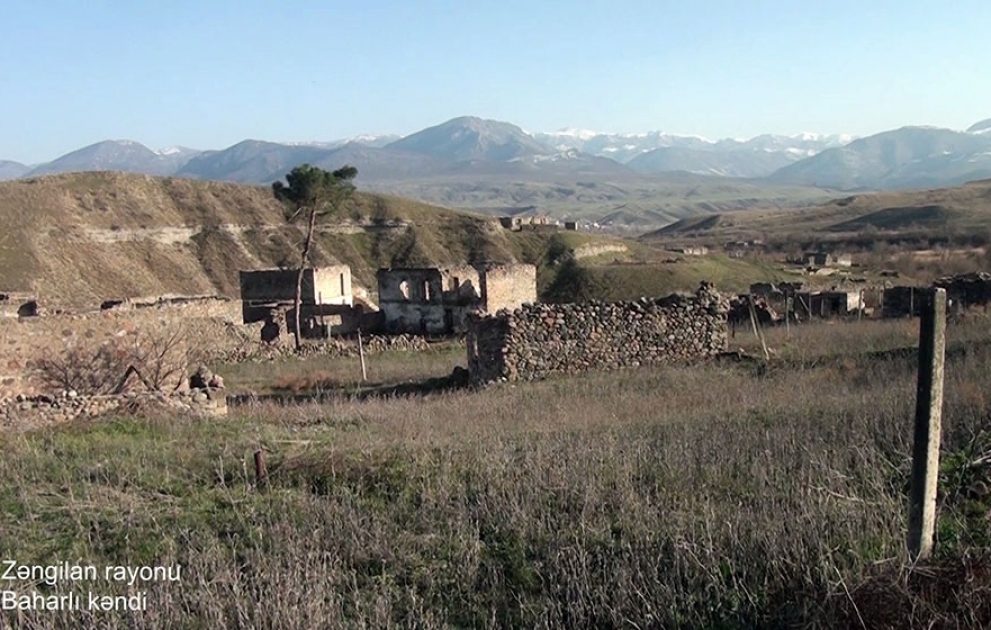 Le ministère de la Défense diffuse une vidéo du village de Baharly de la région de Zenguilan