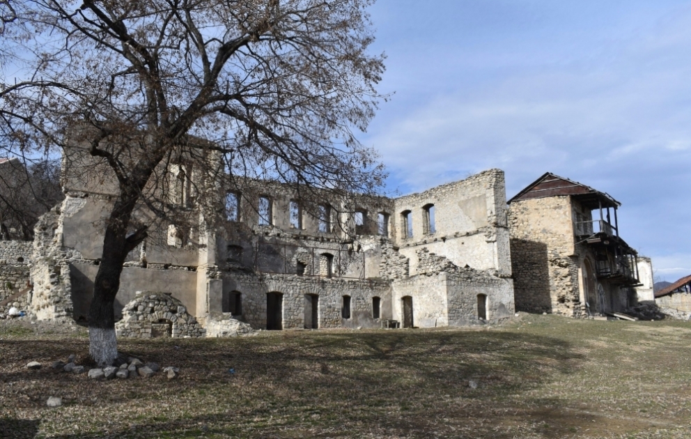 Erməni vandalizminə məruz qalan təhsil ocaqlarımız: 135 yaşlı Tuğ kənd məktəbi