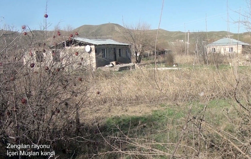Videoaufnahmen aus dem befreiten Dorf Itschäri Müschlan  im Rayon Sängilan veröffentlicht