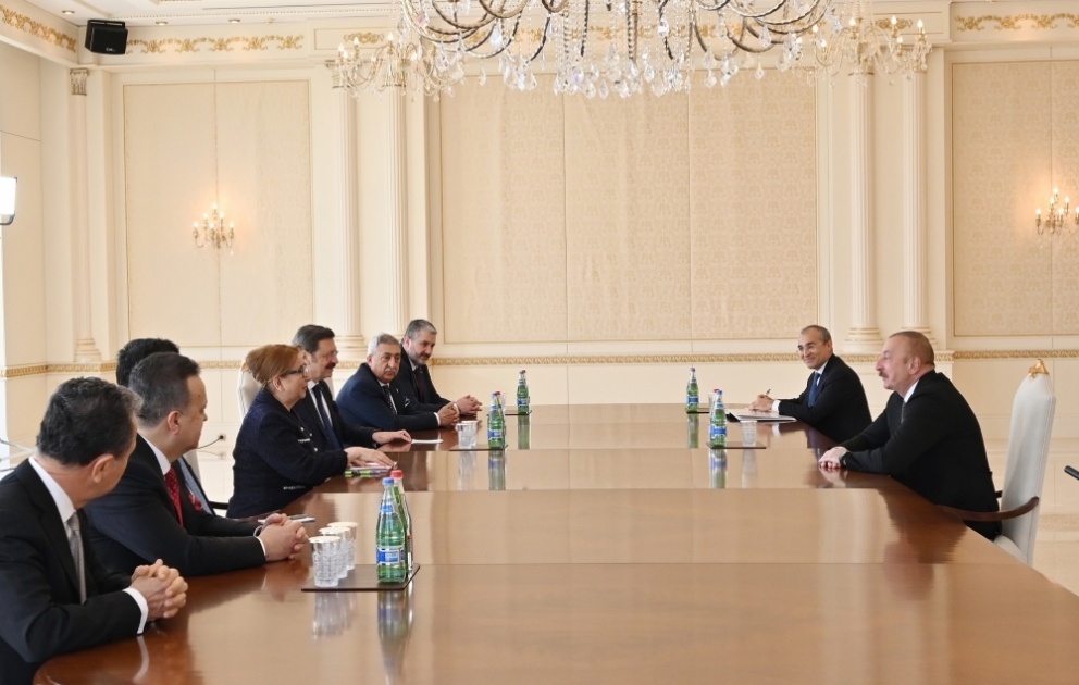 Le président Ilham Aliyev reçoit une délégation menée par la ministre turque du Commerce