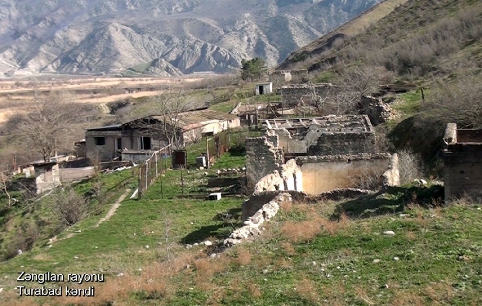 Verteidigungsministerium veröffnetlicht Videoaufnahmen aus dem befreiten Dorf Turabad im Bezirk Zangilan