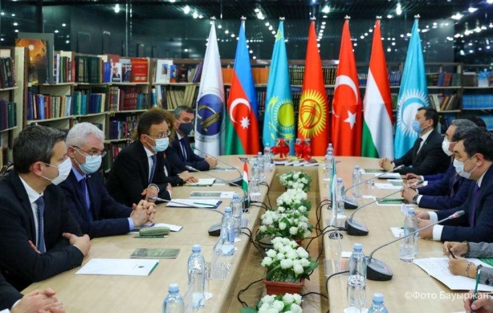 Beynəlxalq Türk Akademiyasında Macarıstan və Qazaxıstan xarici işlər nazirlərinin görüşü keçirilib