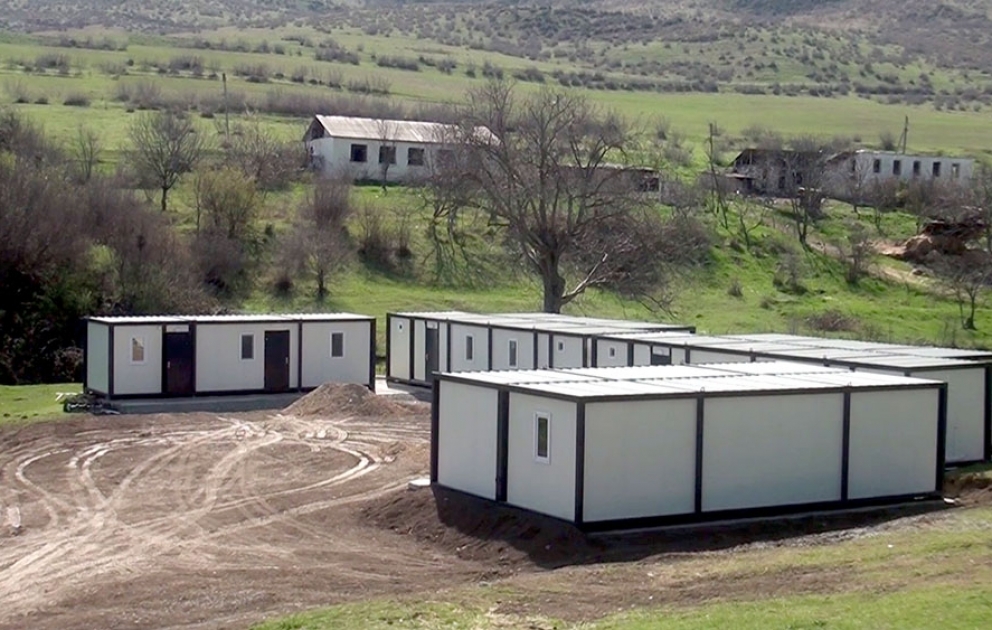 Azad olunmuş ərazilərdə modul tipli yataqxanaların quraşdırılması prosesi həyata keçirilir